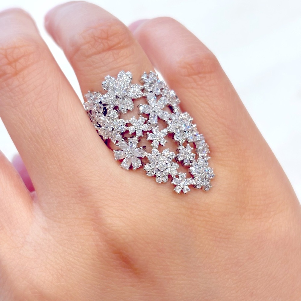 APM Monaco Festival Floral Ring Silver